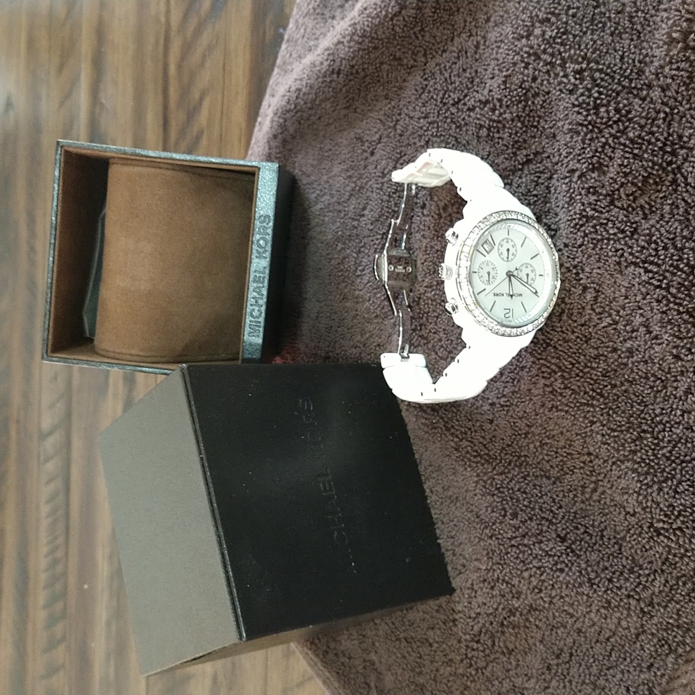 Perfect Gift!! Michael Kors MK-5079 Chrono Watch